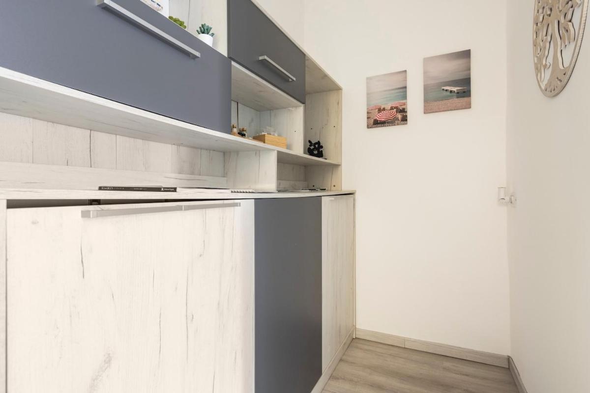 Leo Holiday Homes เดวามารีนา ภายนอก รูปภาพ